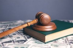 13 років за вбивство і розбій: вирок хмільницькому жителю, який позбавив життя літню